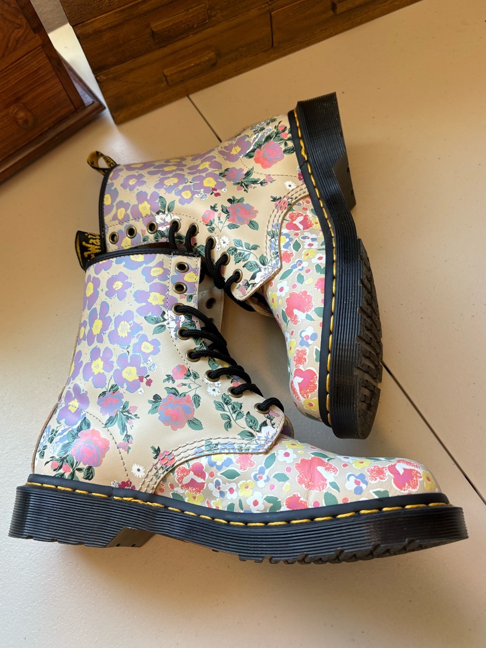 Dr. Martens 1460 Floral Mash Up Backhand boots size 8 - Picture 5 of 8